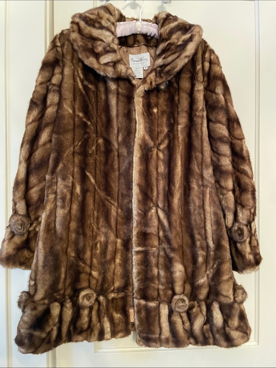 Pamela McCoy Jackets & Blazers - Pamela McCoy Plush Brown Faux-Fur Coat